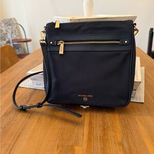 Michael Kors Jet Set Charm North South Crossbody in Navy